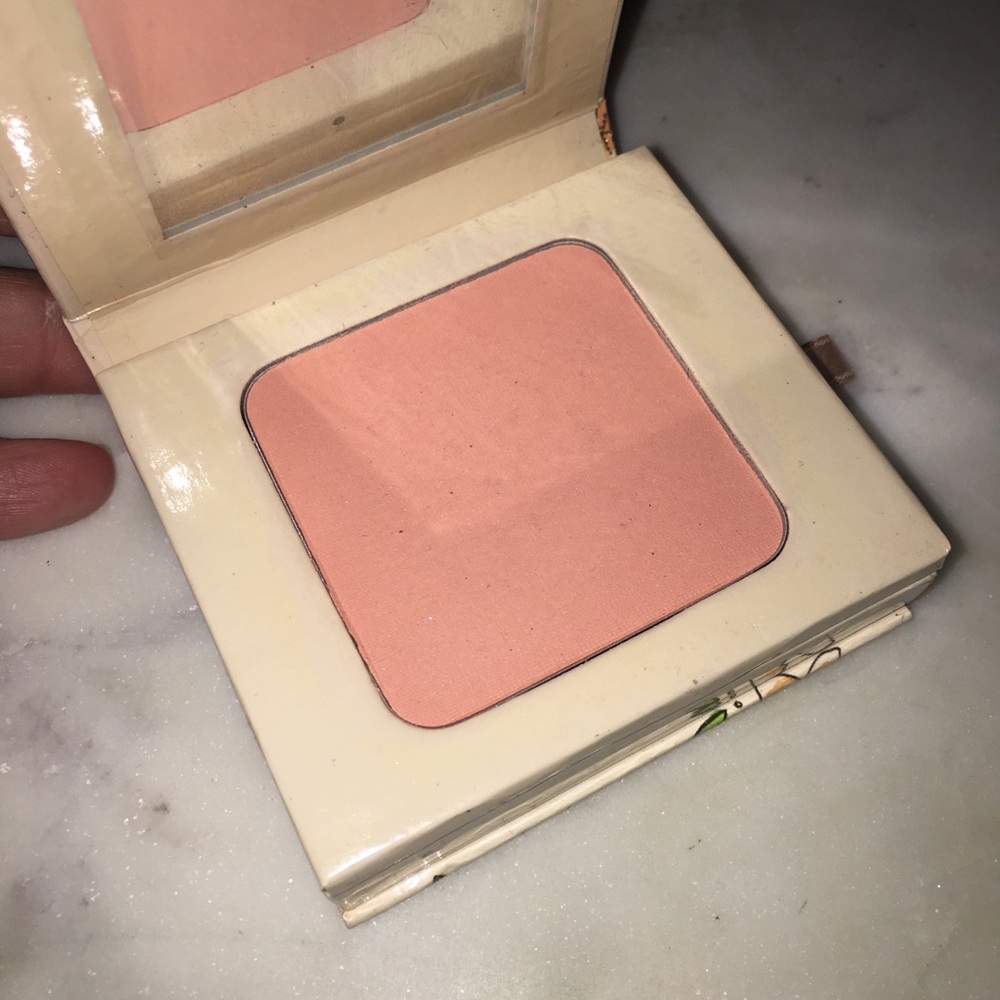 Blush - Picture 2 of 4